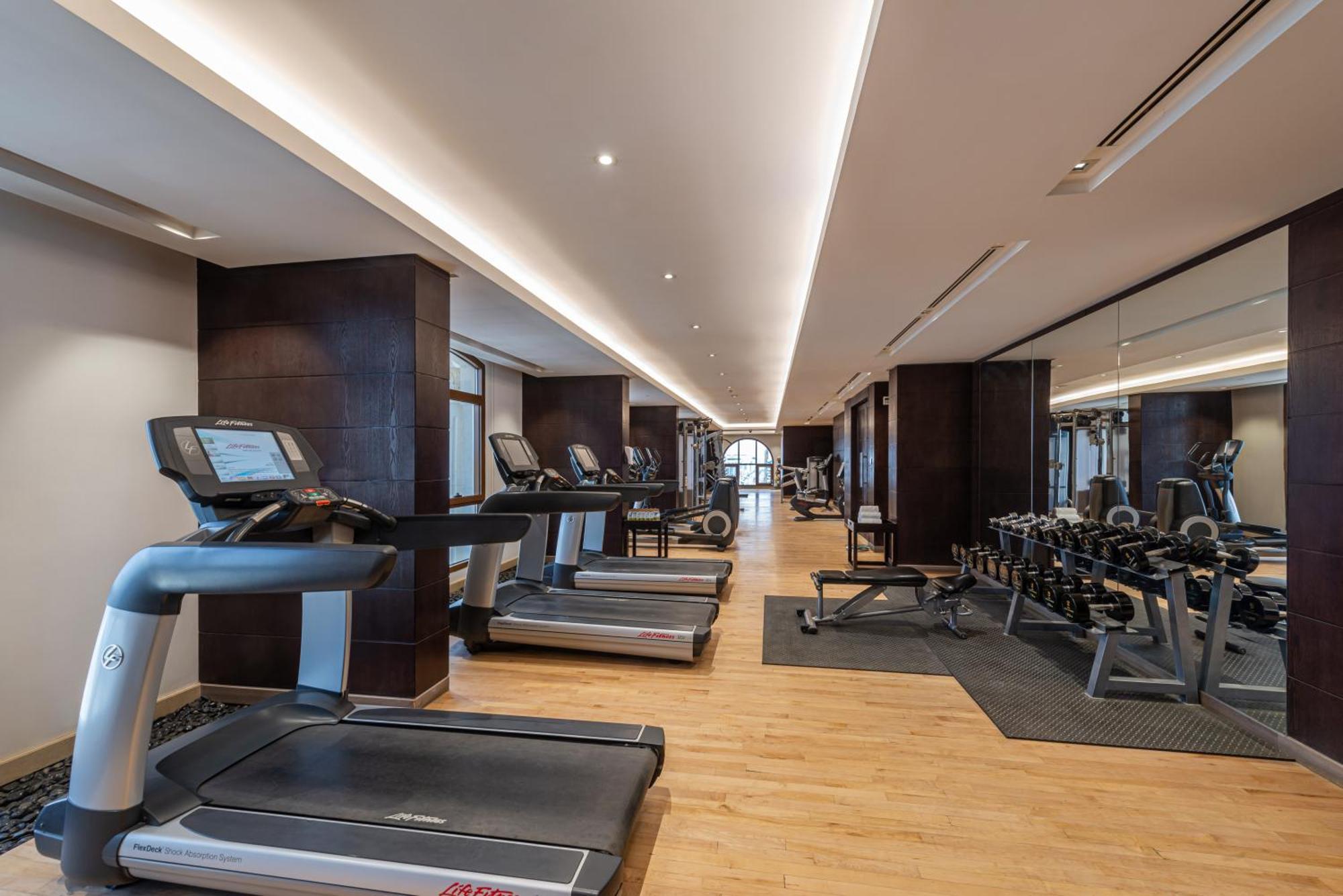 Narcissus Riyadh Hotel & Spa Exterior foto The gym at the hotel