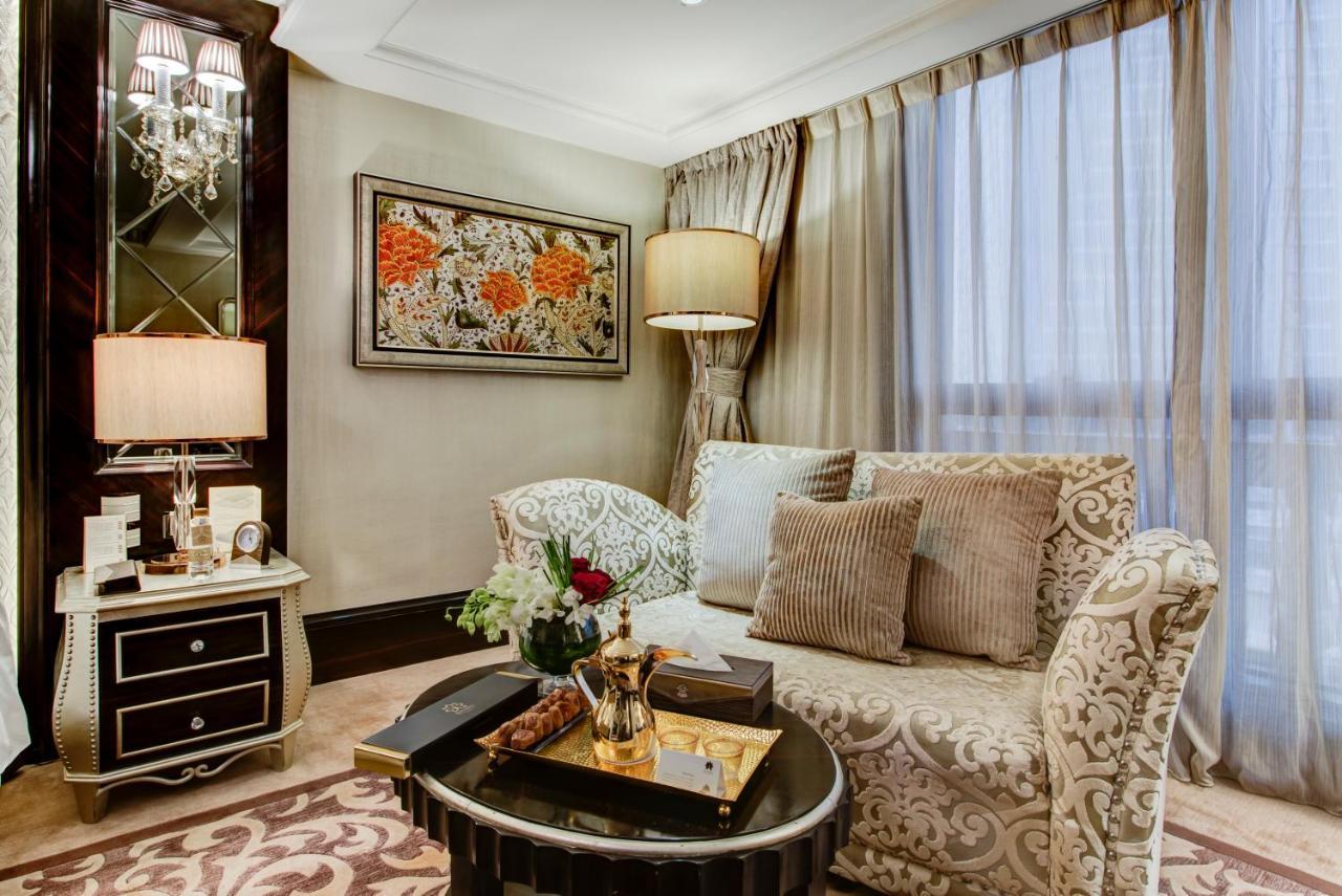 Narcissus Riyadh Hotel & Spa Exterior foto A living room in a suite at the Ritz-Carlton, DIFC